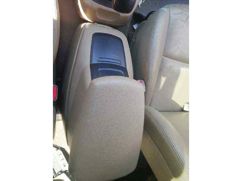 Recambio de apoyabrazos central para ssangyong rodius xdi referencia OEM IAM 7790A21001EAJ BEIGE 