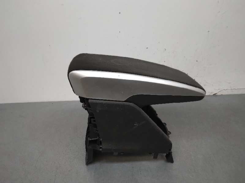 Recambio de apoyabrazos central para toyota verso active referencia OEM IAM 588330F010  