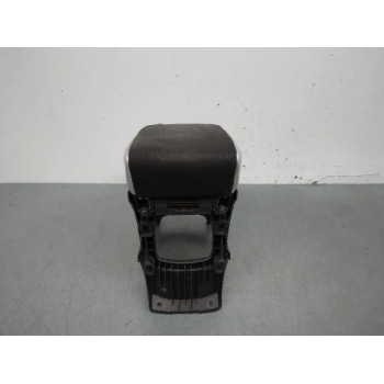 Recambio de apoyabrazos central para toyota verso active referencia OEM IAM 588330F010  