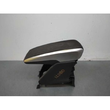 Recambio de apoyabrazos central para toyota verso active referencia OEM IAM 588330F010  