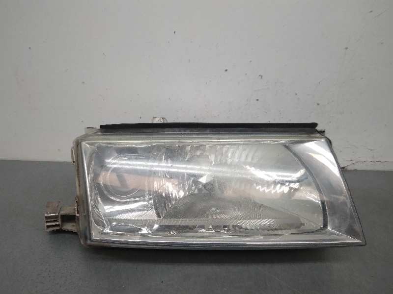 Recambio de faro derecho para skoda octavia berlina (1u2) 1.9 tdi glx referencia OEM IAM 1U1941016E  