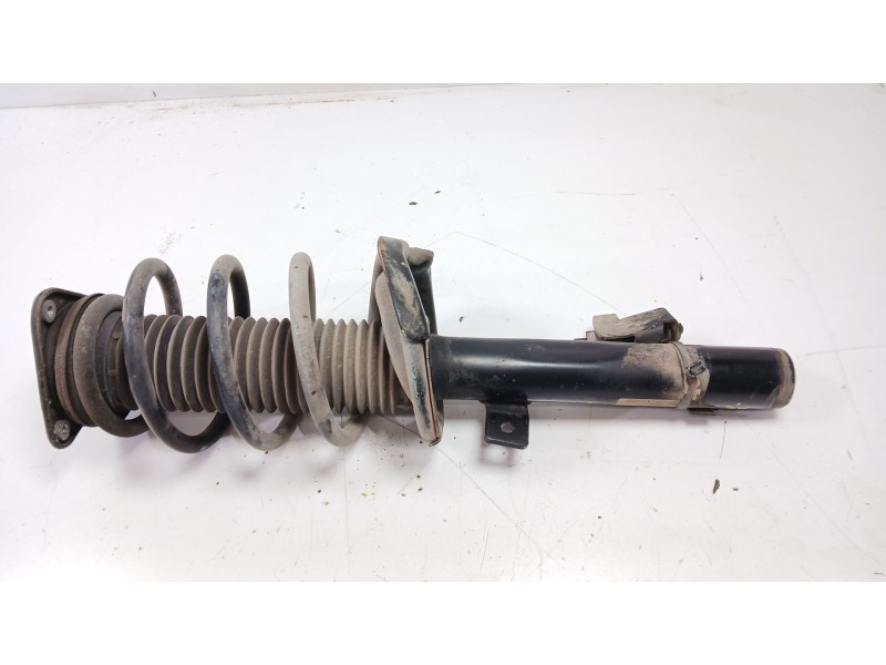 Recambio de amortiguador delantero derecho para ford kuga i 2.0 tdci referencia OEM IAM 1570023 8V4118045EA 