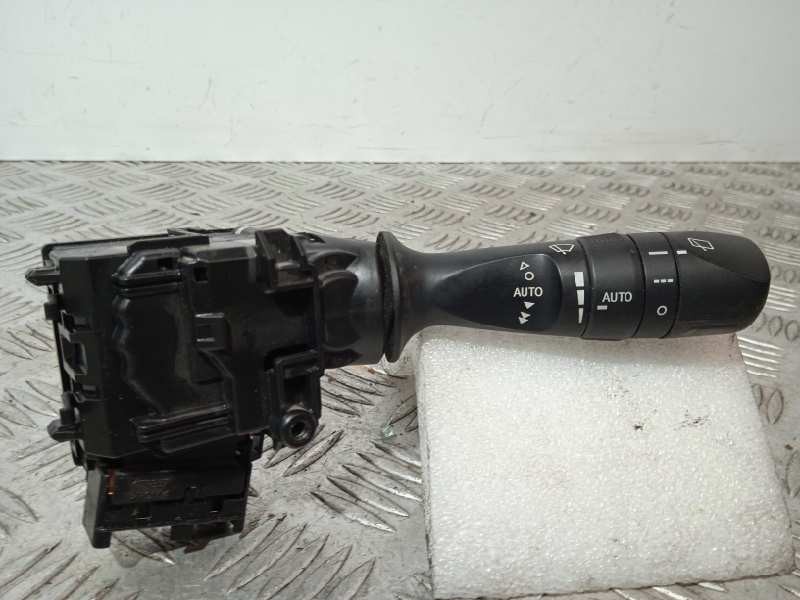 Recambio de mando limpia para toyota auris hybrid active referencia OEM IAM 0267017F858  