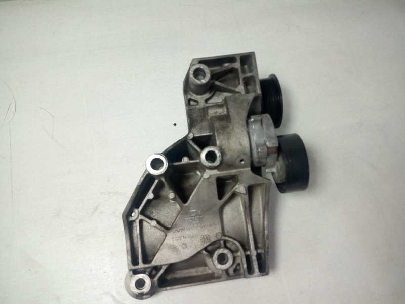 Recambio de soporte alternador para opel insignia berlina excellence referencia OEM IAM 55582510  