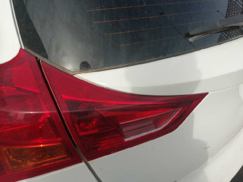 Recambio de piloto trasero izquierdo interior para toyota auris hybrid active referencia OEM IAM   