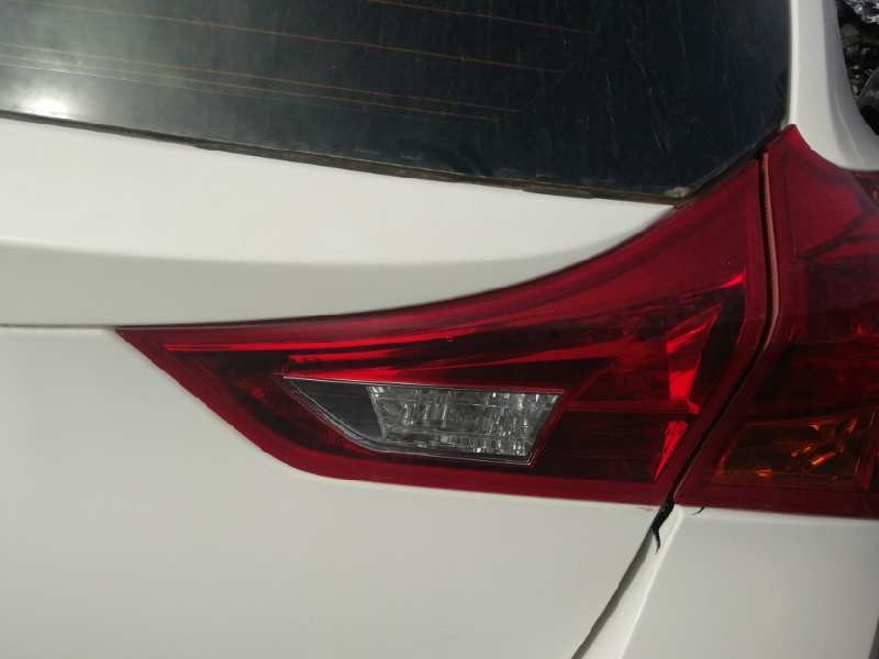 Recambio de piloto trasero derecho interior para toyota auris hybrid active referencia OEM IAM   