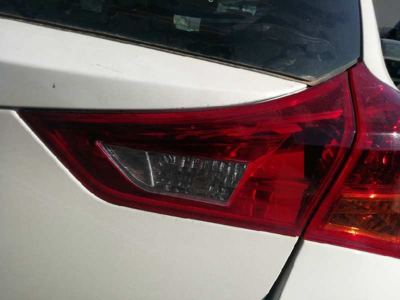 Recambio de piloto trasero derecho interior para toyota auris 1.4 turbodiesel cat referencia OEM IAM 8158102460  