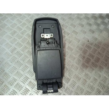 Recambio de apoyabrazos central para toyota auris hybrid active referencia OEM IAM   