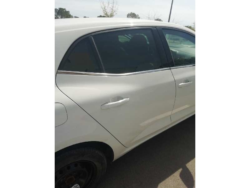 Recambio de puerta trasera derecha para renault megane iv berlina 5p limited referencia OEM IAM   