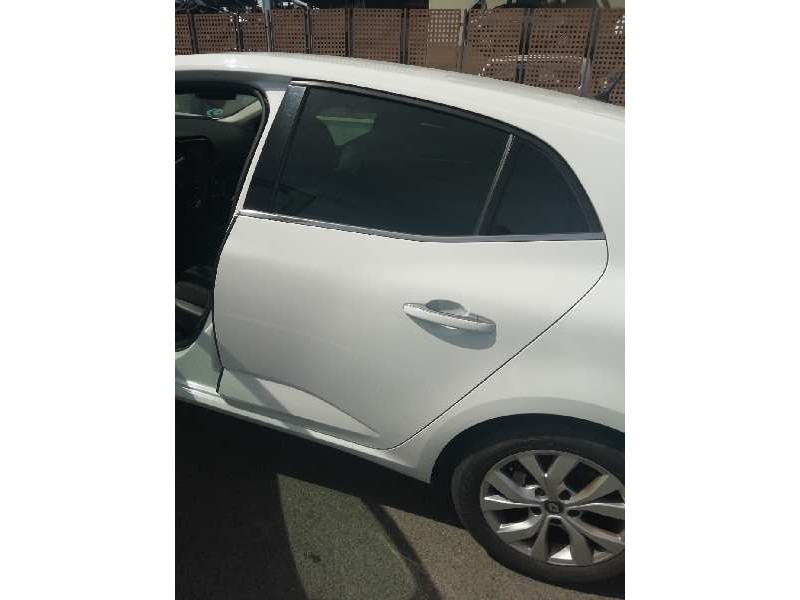 Recambio de puerta trasera izquierda para renault megane iv berlina 5p limited referencia OEM IAM   