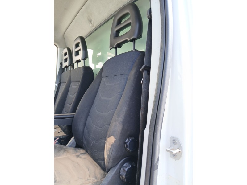 Recambio de asiento delantero izquierdo para iveco daily vi caja/chasis 33s16, 35s16, 35c16, 40c16, 50c16 referencia OEM IAM   