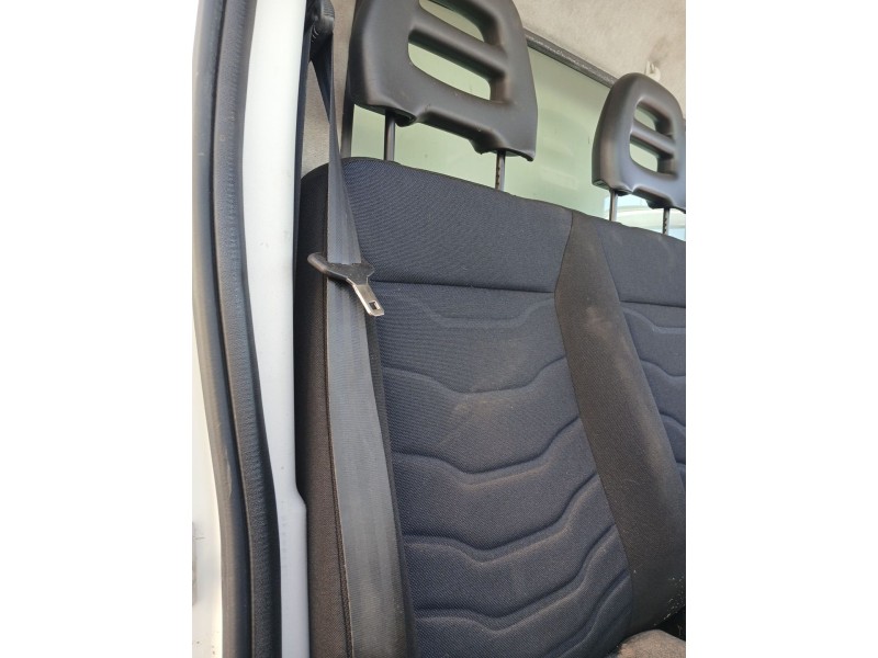 Recambio de asiento delantero derecho para iveco daily vi caja/chasis 33s16, 35s16, 35c16, 40c16, 50c16 referencia OEM IAM   