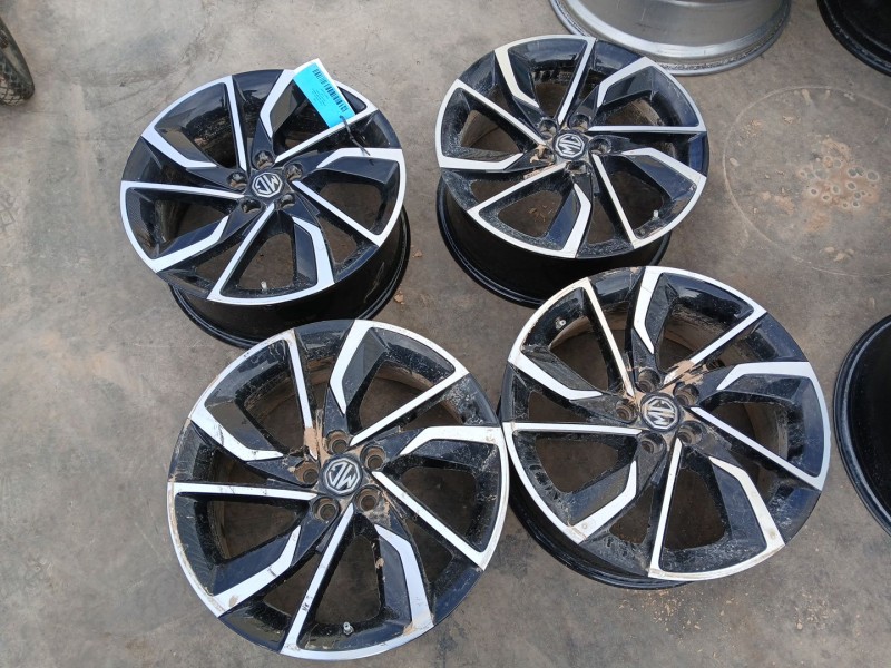 Recambio de juego llantas para mg zs suv (azs1) 1.5 vti referencia OEM IAM 7JX17 H2 ET41 X4 11513291