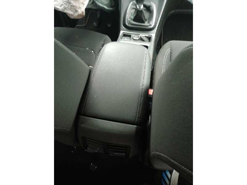 Recambio de apoyabrazos central para ford kuga (cbs) 1.5 ecoboost cat referencia OEM IAM AM51R04584  
