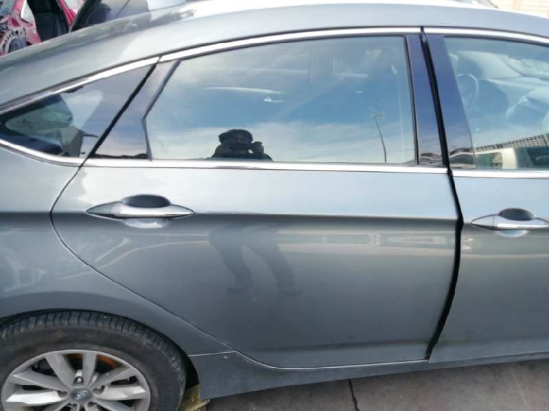Recambio de puerta trasera derecha para hyundai i40 comfort referencia OEM IAM 770043Z300 GRIS 