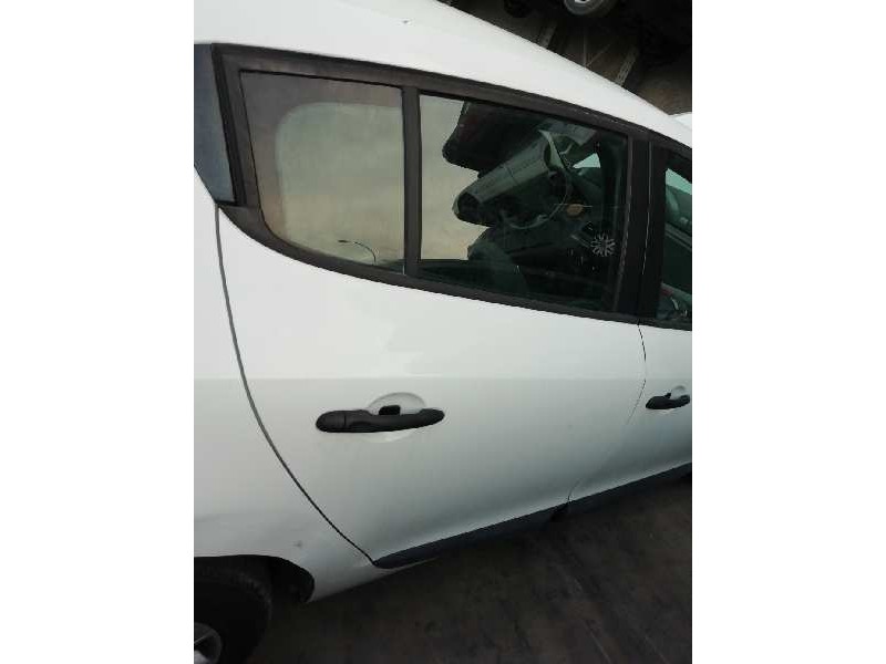 Recambio de puerta trasera derecha para renault megane iii berlina 5 p emotion referencia OEM IAM  SIN ACCESORIOS 
