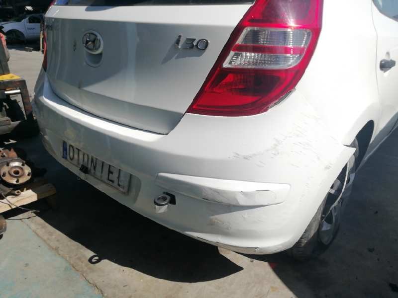 Recambio de paragolpes trasero para hyundai i30 classic referencia OEM IAM 866102R600 BLANCO 866102R600
