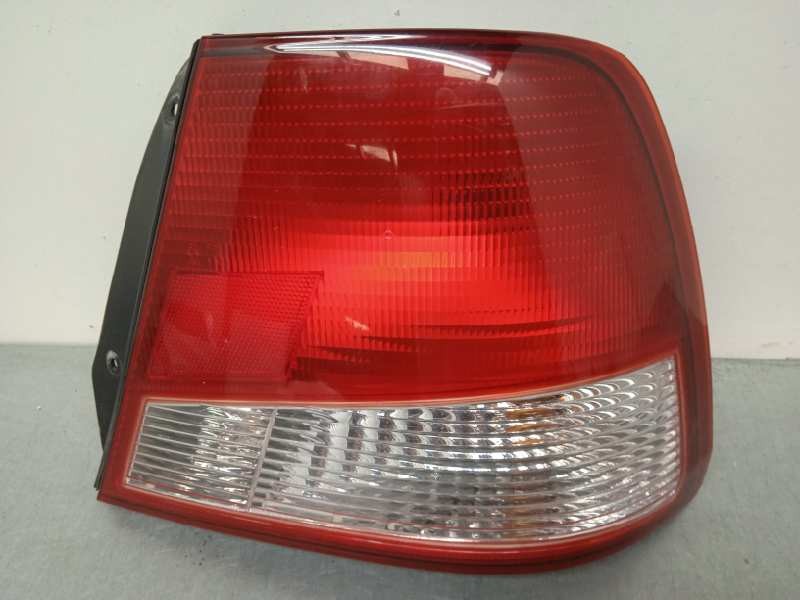 Recambio de piloto trasero derecho para hyundai accent (lc) gl 4p referencia OEM IAM 9240225220  5 PUERTAS