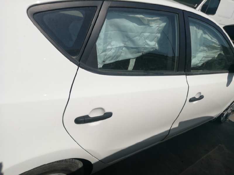 Recambio de puerta trasera derecha para hyundai i30 classic referencia OEM IAM  BLANCA 