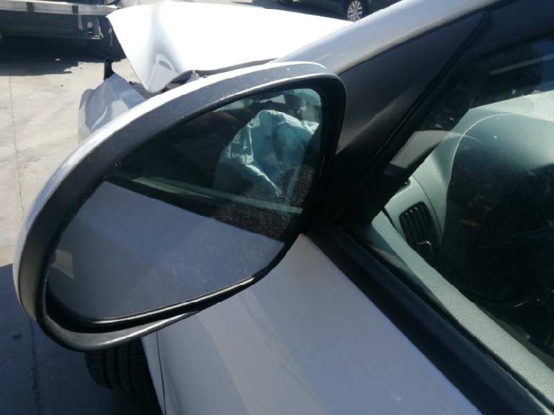 Recambio de retrovisor izquierdo para hyundai i30 classic referencia OEM IAM  BLANCO 