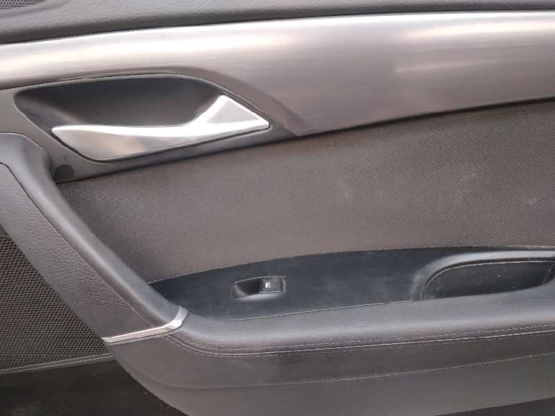Recambio de guarnecido puerta delantera derecha para hyundai i40 comfort referencia OEM IAM 823203Z000  