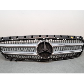 REJILLA DELANTERA A0008880060 120516 331533