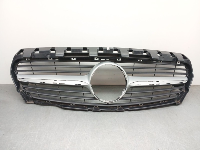 Recambio de rejilla paragolpes delantero para mercedes-benz cla coupé (c117) cla 200 (117.343) referencia OEM IAM A1178880160  