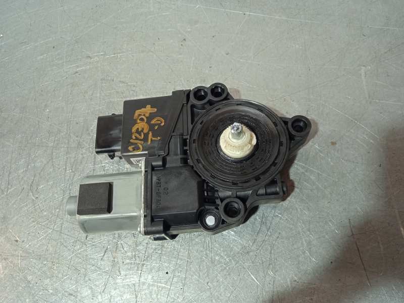 Recambio de motor elevalunas trasero derecho para kia cee´d 1.4 crdi cat referencia OEM IAM 617013201 83460A2010 