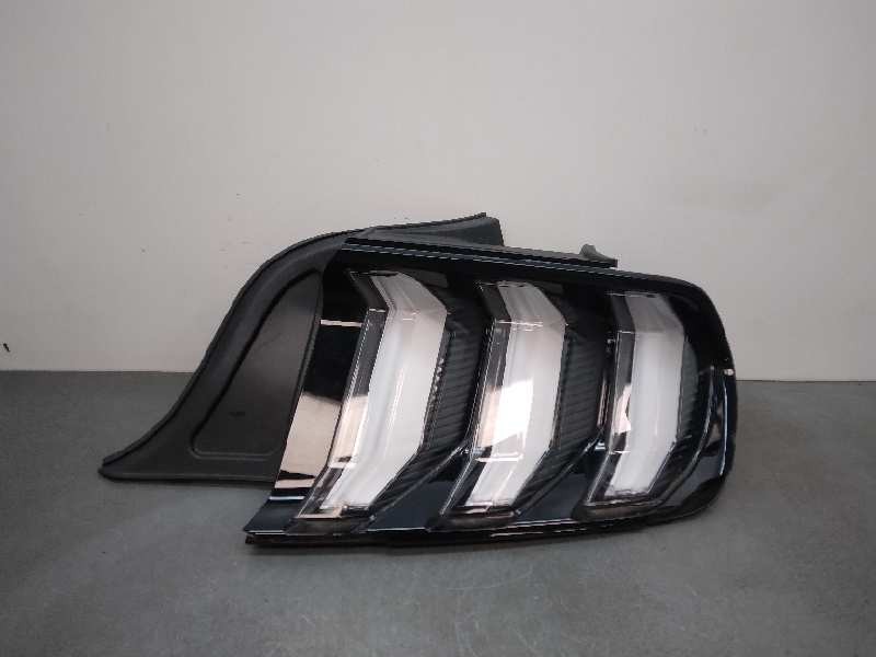 Recambio de piloto trasero derecho para ford mustang gt referencia OEM IAM JR3B13B504A TOCADO 