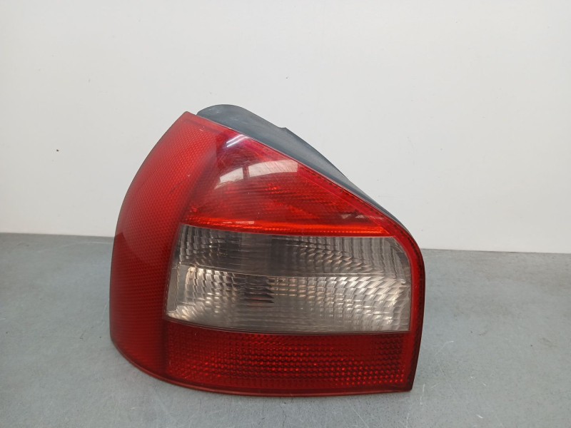 Recambio de piloto trasero izquierdo para audi a3 (8l1) 1.9 tdi referencia OEM IAM 8l0945095b raja por dentro 