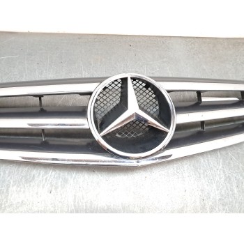 Recambio de rejilla paragolpes delantero para mercedes-benz clase c (w204) c 220 cdi (204.008) referencia OEM IAM A203880138  