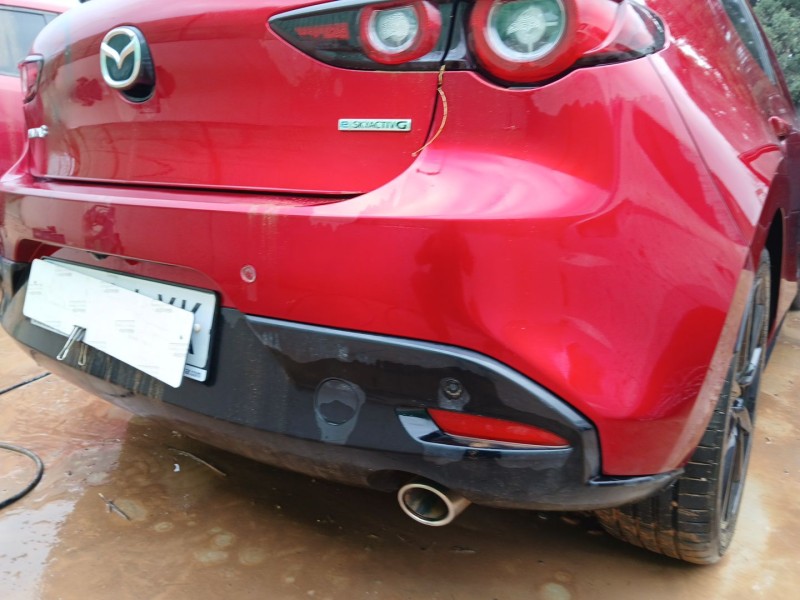 Recambio de paragolpes trasero para mazda 3 hatchback (bp) 2.0 skyactiv-g m hybrid referencia OEM IAM BCKN50221BBB  BCKN50222B