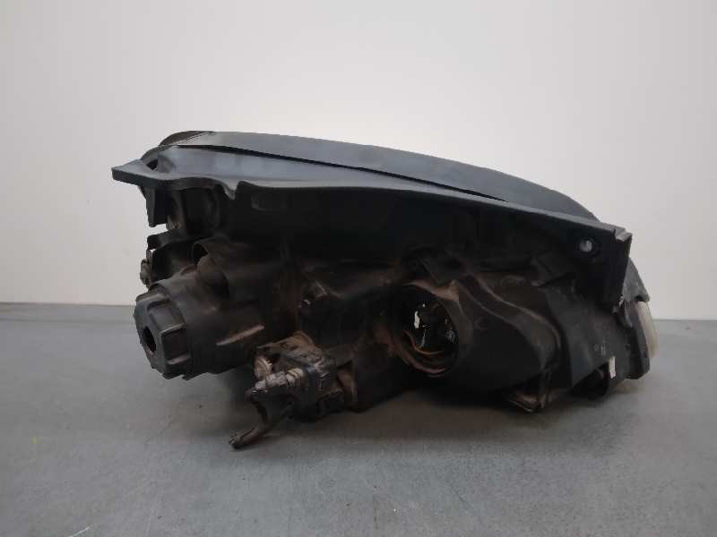 Recambio de faro izquierdo para kia carens (un) 2.0 crdi referencia OEM IAM 921011D020 FALTA TAPA 