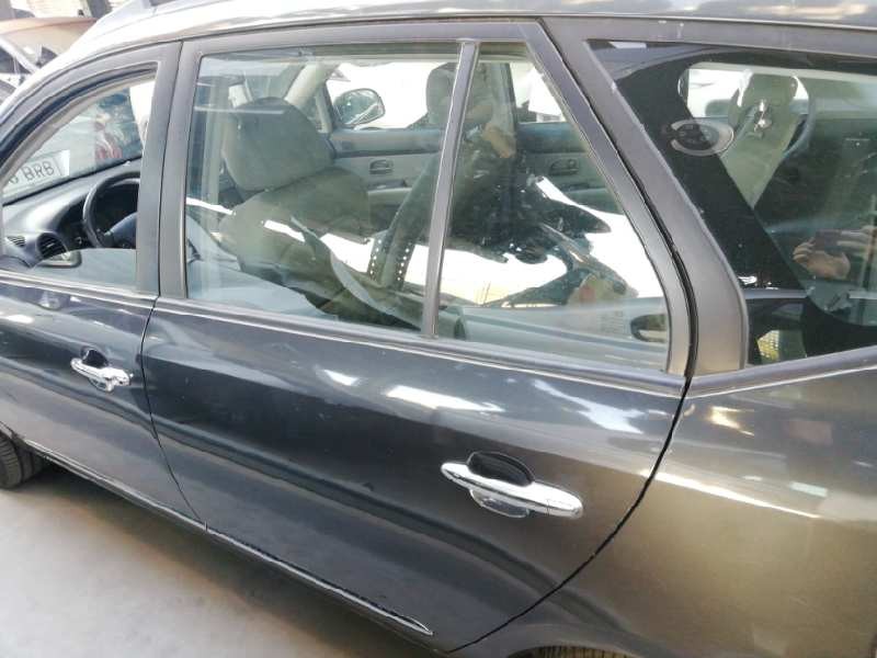 Recambio de puerta trasera izquierda para kia carens (un) 2.0 crdi referencia OEM IAM 770031D010 GRIS 