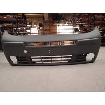 Recambio de paragolpes delantero para renault trafic caja cerrada (ab 4.01) referencia OEM IAM 7700313259 NUEVO 6265100QAH 00-06