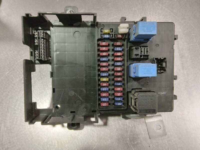 Recambio de caja reles / fusibles para nissan primera berlina (p11) básico referencia OEM IAM S/R S/R 