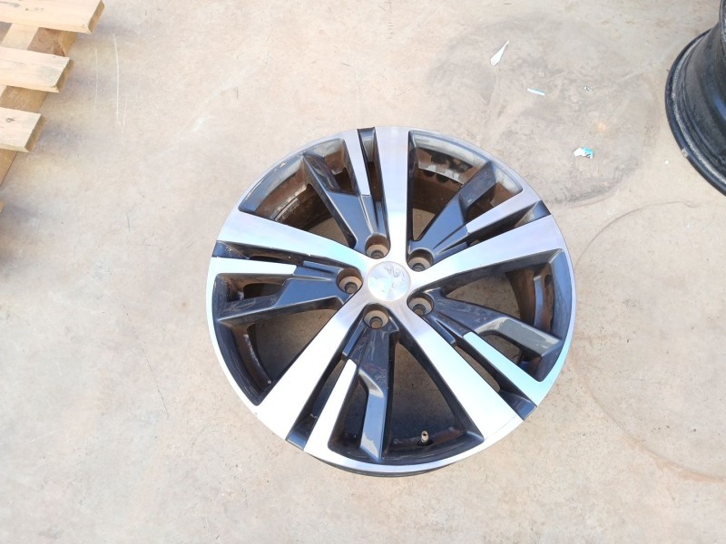 Recambio de llanta para peugeot 3008 ii suv (mc_, mr_, mj_, m4_) 1.5 bluehdi 130 referencia OEM IAM 9809687377  