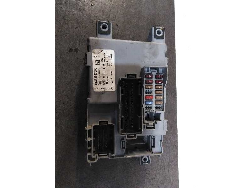 Recambio de caja reles / fusibles para fiat fiorino básico referencia OEM IAM 01353007080 28136469 116RI000674