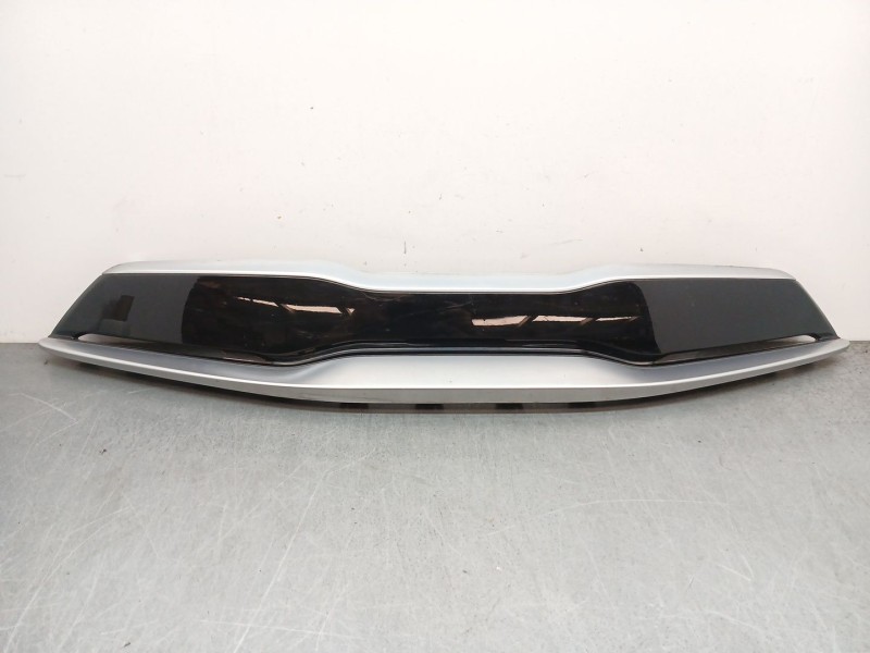 Recambio de rejilla paragolpes delantero para kia stonic (yb) 1.4 lpg referencia OEM IAM 86351H8410  