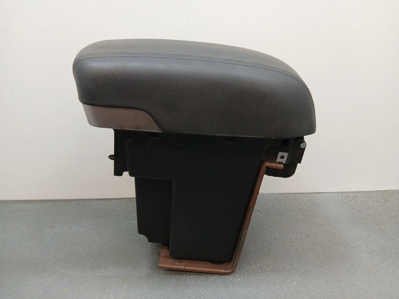 Recambio de apoyabrazos central para hyundai ix35 1.7 crdi cat referencia OEM IAM 846812y000  