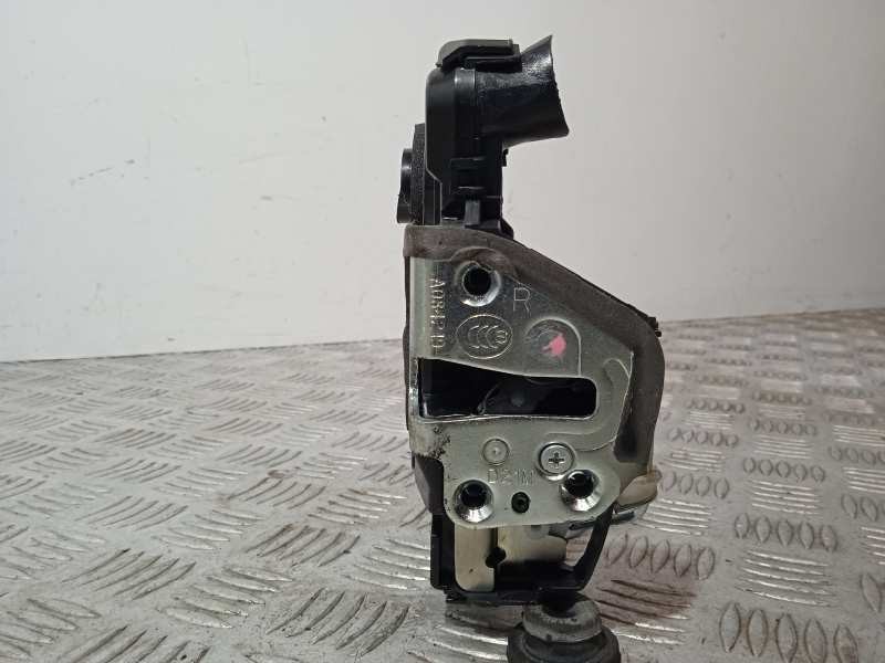 Recambio de cerradura puerta delantera derecha para toyota auris hybrid active referencia OEM IAM   4 PINS