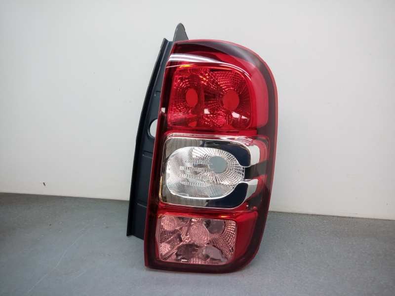 Recambio de piloto trasero derecho para dacia duster referencia OEM IAM 265551679R NUEVO 16023602