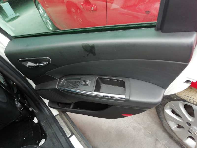 Recambio de guarnecido puerta trasera derecha para lancia delta (181) gold referencia OEM IAM   