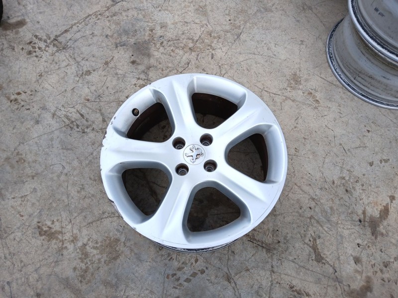 Recambio de llanta para peugeot 3008 confort referencia OEM IAM 7.5JX18 CH4 ET29 X1 9685121480