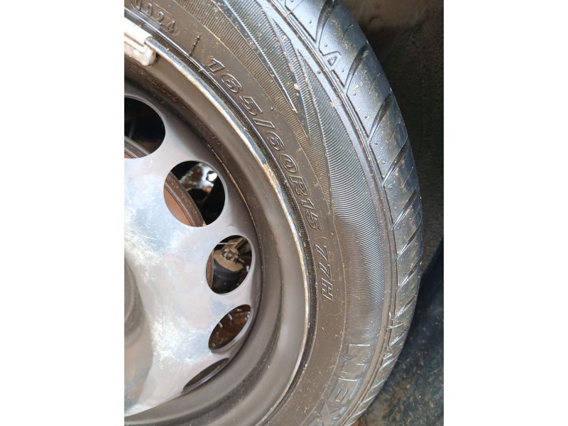 Recambio de neumatico para peugeot 108 1.2 referencia OEM IAM 165-60-15 77h  nexen 24