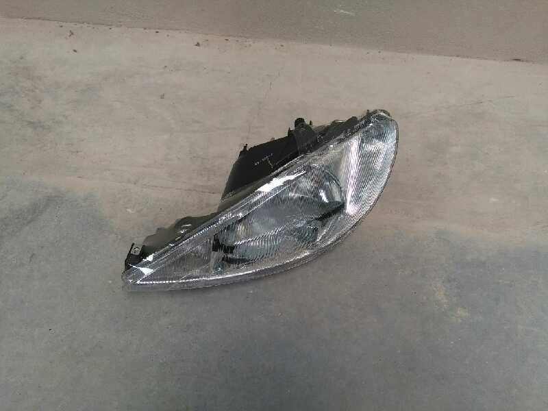 Recambio de faro izquierdo para peugeot 206 berlina 1.9 diesel referencia OEM IAM 300567 NUEVO 1ª SERIE