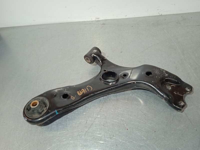 Recambio de brazo suspension inferior delantero derecho para toyota auris hybrid active referencia OEM IAM SR  
