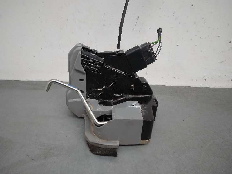 Recambio de cerradura puerta trasera derecha para hyundai i20 trend blue referencia OEM IAM 81420C8020 4 CABLES 