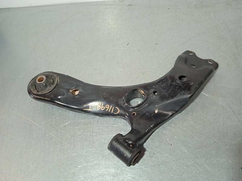 Recambio de brazo suspension inferior delantero izquierdo para toyota auris hybrid active referencia OEM IAM SR  