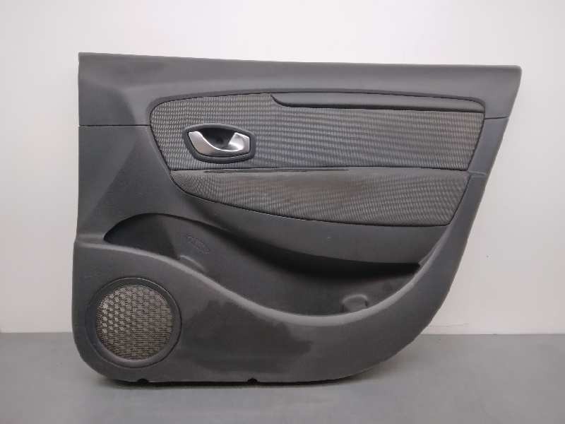 Recambio de guarnecido puerta delantera derecha para renault scenic iii referencia OEM IAM 156043971 C/ MANETA INTERIOR 
